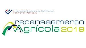 O Recenseamento Agrícola é um importante instrumento para a caracterização da agricultura do país, das estruturas e sistemas de produção, da população rural e dos modos de produção agrícola.

O Recenseamento Agrícola é uma obrigação de todos os Estados-membros que, operando dentro do mesmo enquadramento conceptual e metodológico, permite obter resultados comparáveis, relevantes para a definição e monitorização da Politica Agrícola Comum.

O Recenseamento Agrícola abrange todo o território nacional e, no âmbito da recolha de dados para o RA 2019, estão a ser realizadas entrevistas presenciais por entrevistador credenciado, que contactará cada agricultor para agendar e/ou realizar a entrevista.&nbsp;

O último Recenseamento Agrícola reporta ao ano de 2009 e dele destacam-se alguns dados relevantes como o apuramento de 305 mil explorações com uma área total que representava 51% da superfície geográfica do país; uma população agrícola familiar correspondente a 793 mil pessoas; e o olival e a vinha a representarem quase 3/4 das culturas permanentes.

Para mais informações consulte : www.ine.pt

Fonte: Instituto Nacional de Estatística